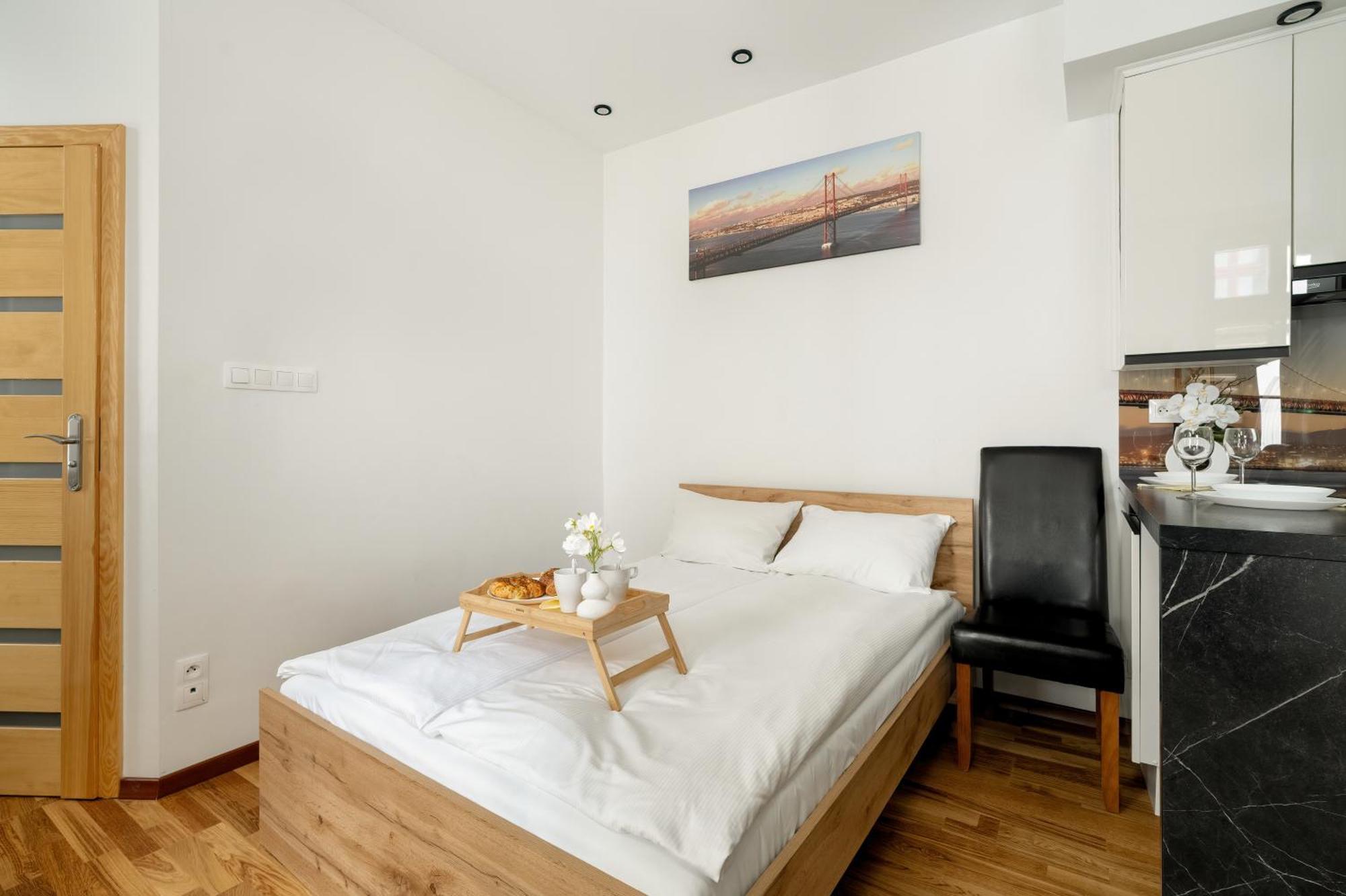 Przytulne Very Berry W Centrum Poznania By Renters
